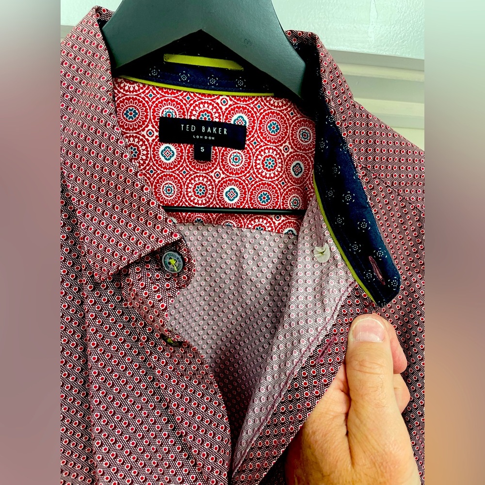 Ted Baker London L/S Button Up Dress Shirt. Like New. Dark Red print. Large